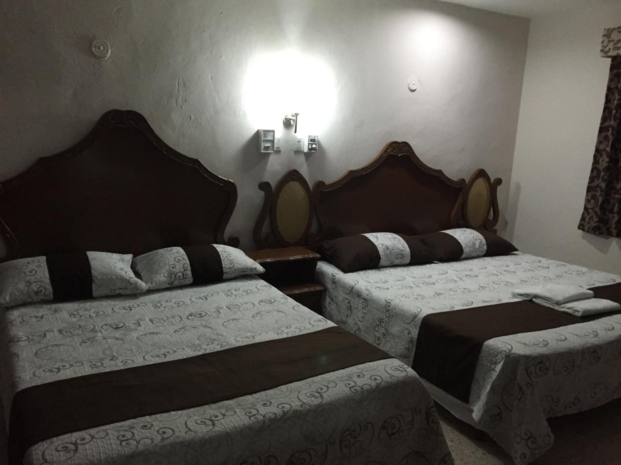 巴利亚多利德 Hostal Kin-Beh旅舍 外观 照片